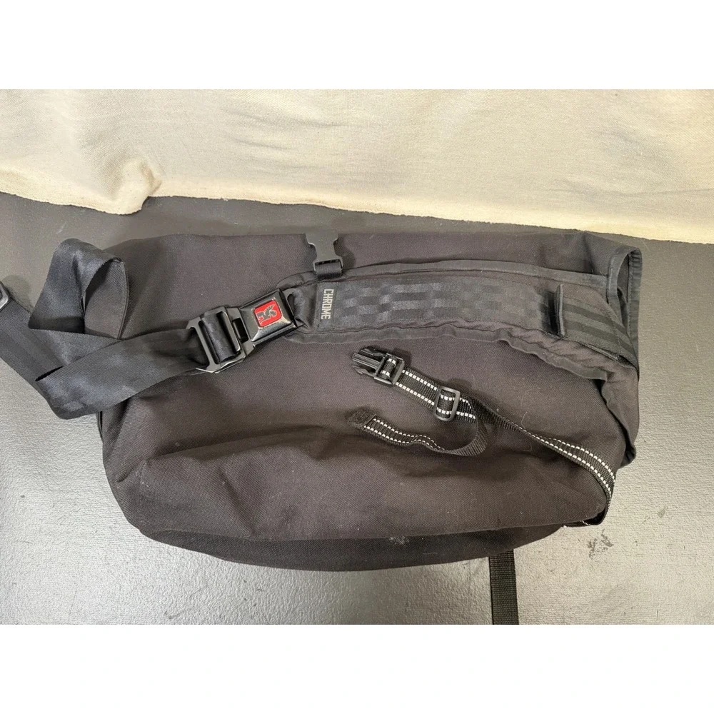 Chrome Industries Citizen 24L Messenger Bag USA Made 2010 Black Silver Vintage
